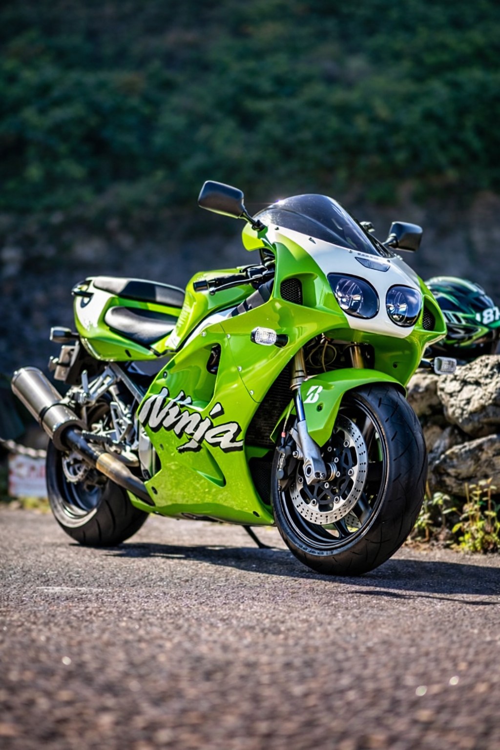 Kawasaki ninja zx-7r superbike review