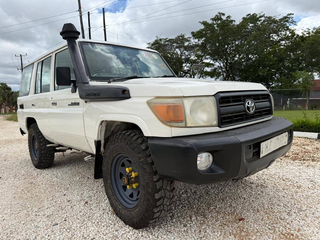 1995 model Mileage 320km Manual pump Just arrived 8 tonnes ADE