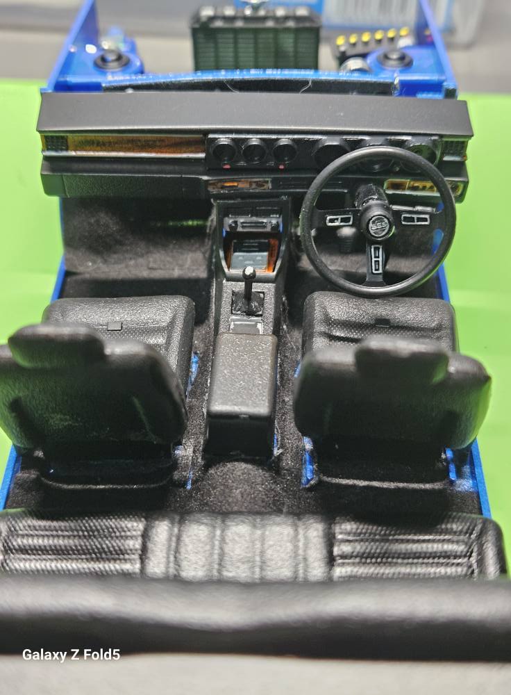永大グリップ ブルーバードU 1800SSS-E 仮組立 当時物 本日の日産ブルーバードUハードトップ1800SSS-E 内装完成です。 明日