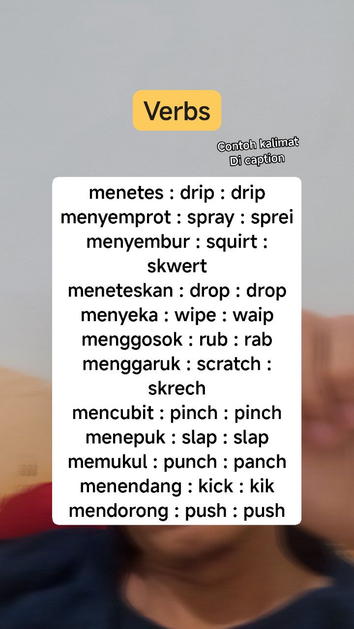Indo Air menetes dari atap English Water drips from the roof  