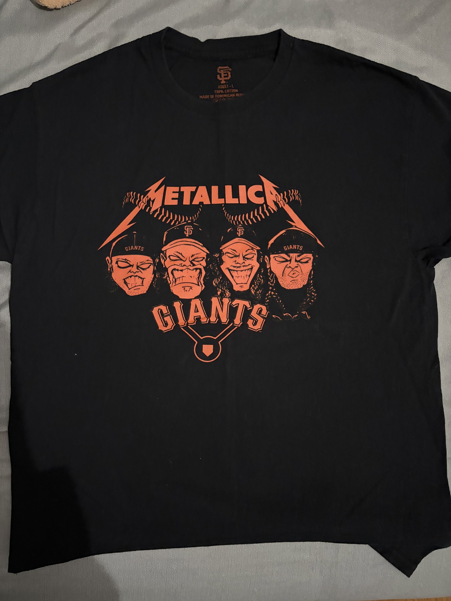 Limited edition SF Giants T-shirt from 2017 Mettallica game