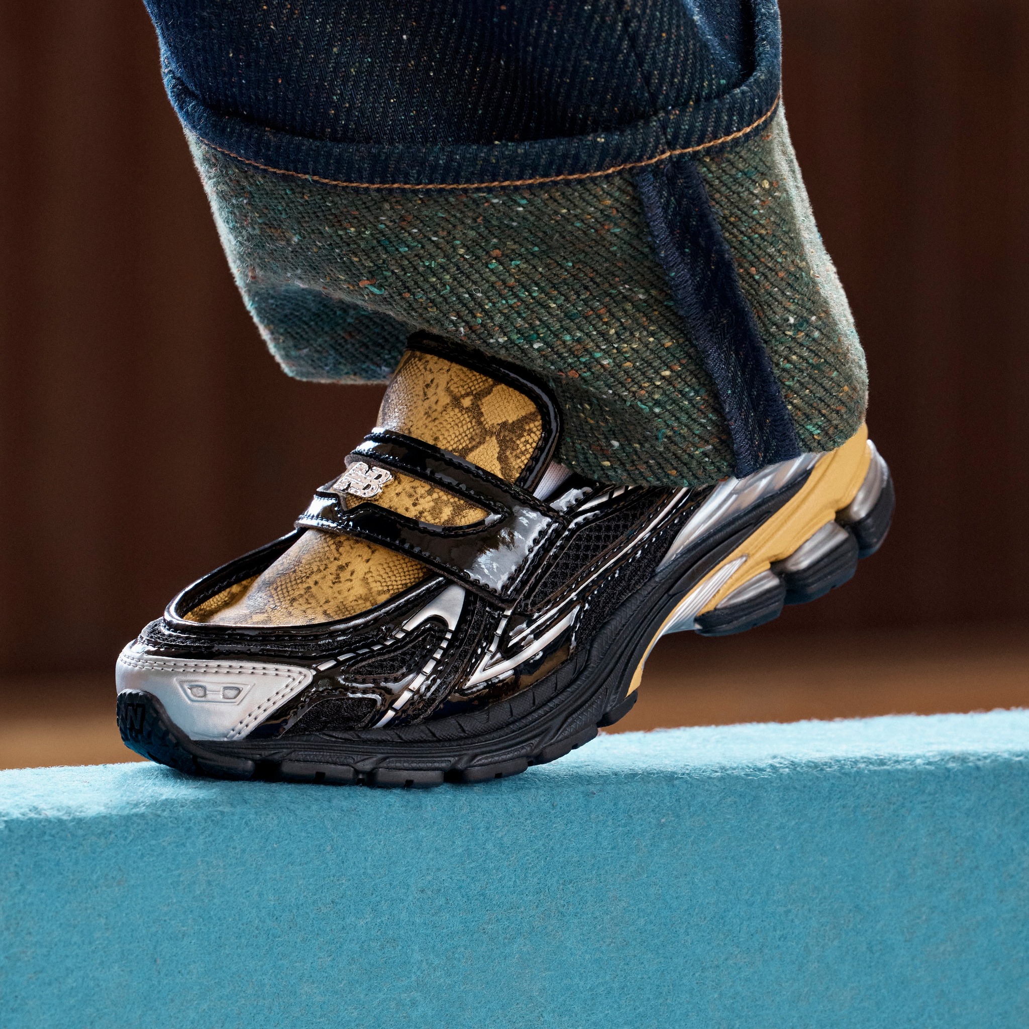 GANNI x ニューバランス 1906R ローファー Samara Cyn for Ganni x New Balance 1906L DETAILS: bit.ly/4mCjnMX