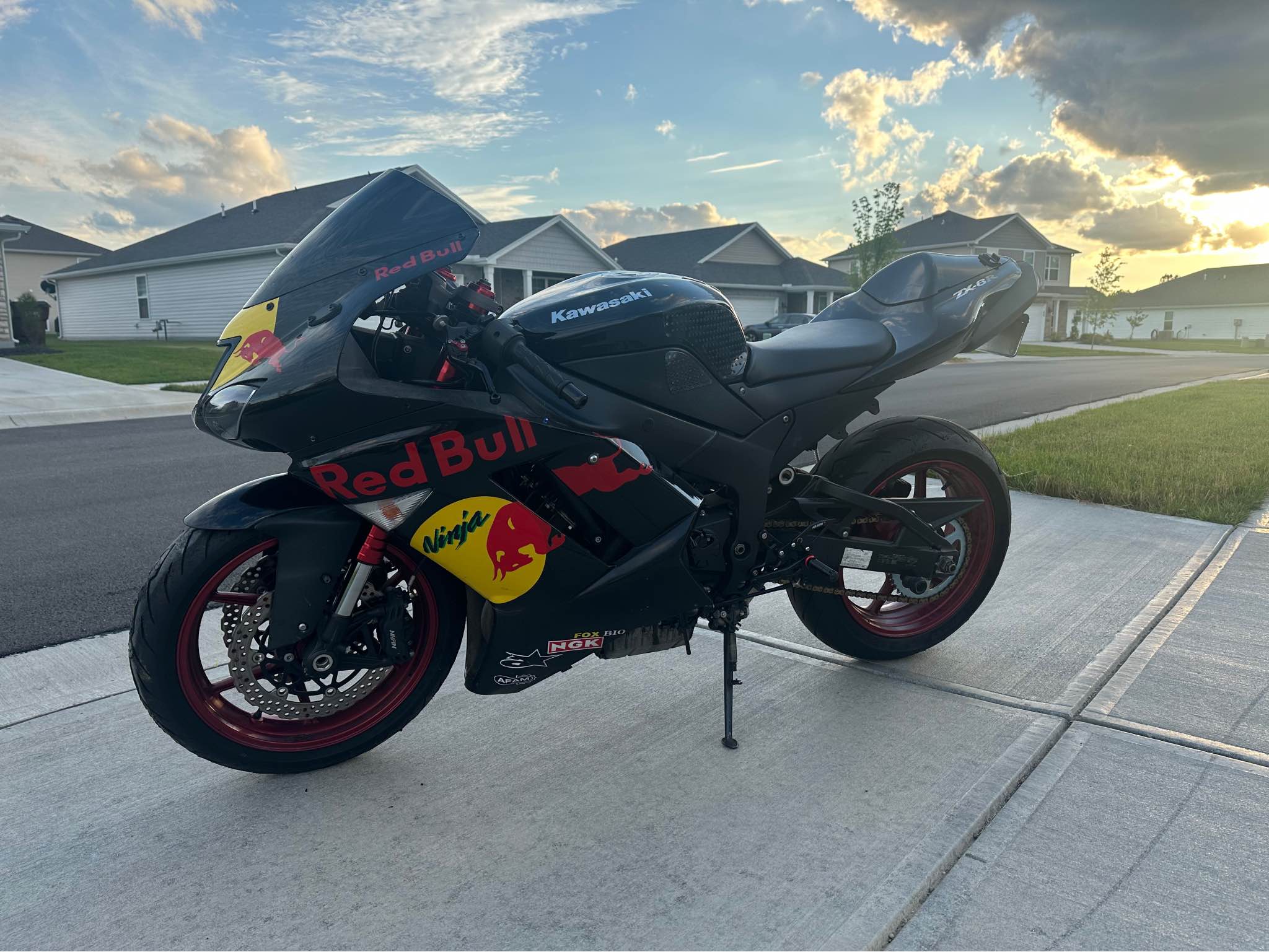 ロン Riding my 2008 Kawasaki Ninja ZX6R daily
