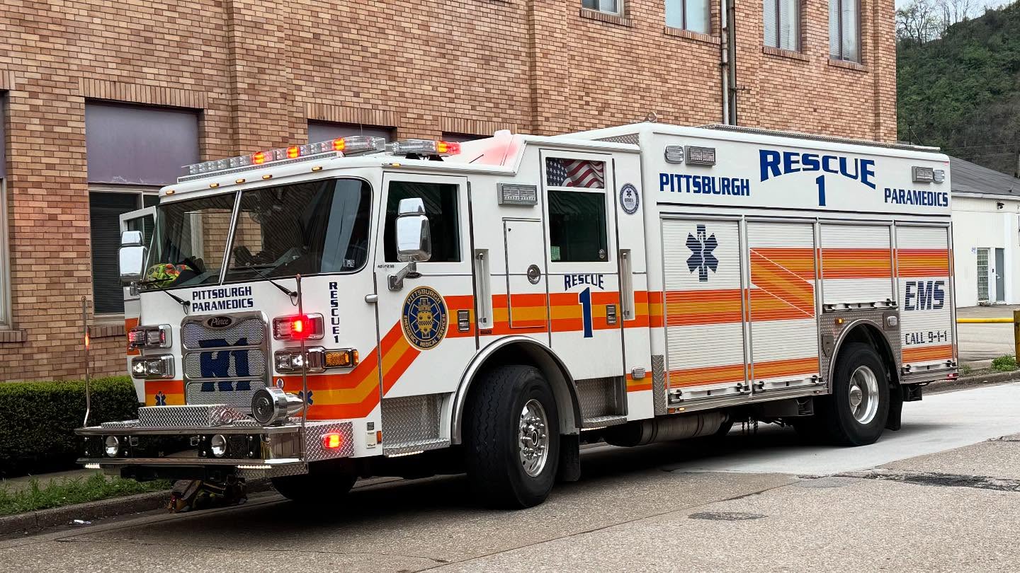 Fire - Pittsburgh Paramedics Rescue 1 on scene of a 4-alarm commercial ...