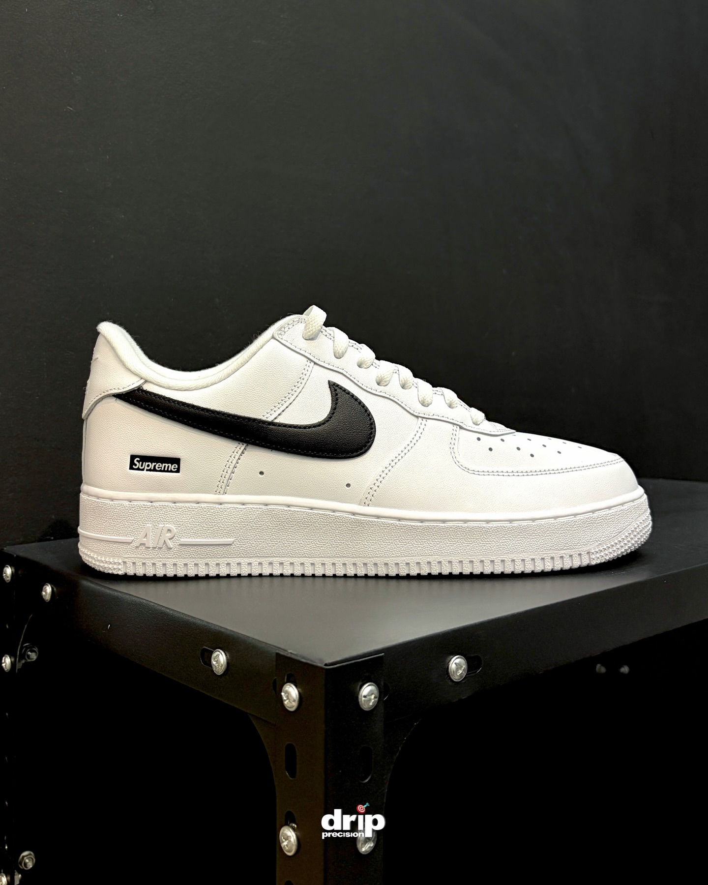 Air Force 1 x Supreme “White Black” Size 10us available in store 