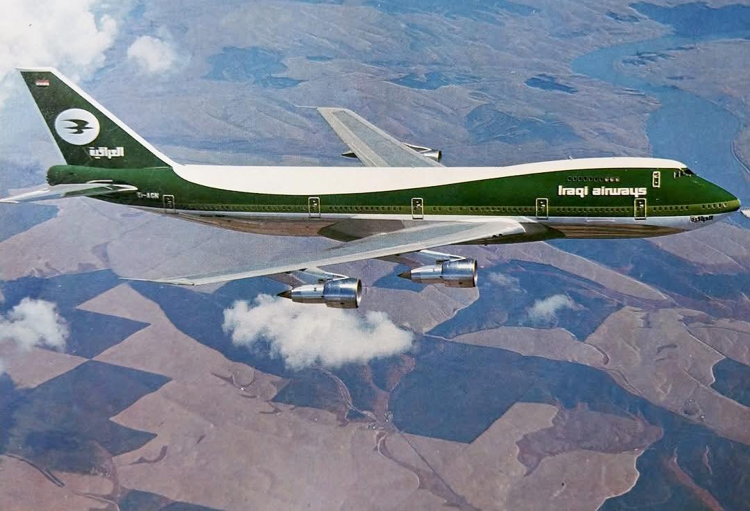トップス amy sama These two Iraqi 747s have been baking in the Tunisian desert for