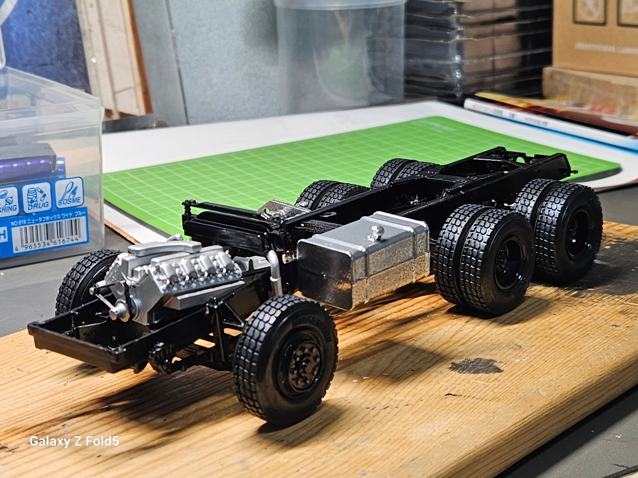 日野スーパードルフィンダンプFS63 アオシマ製 1/32 シャシー部分が