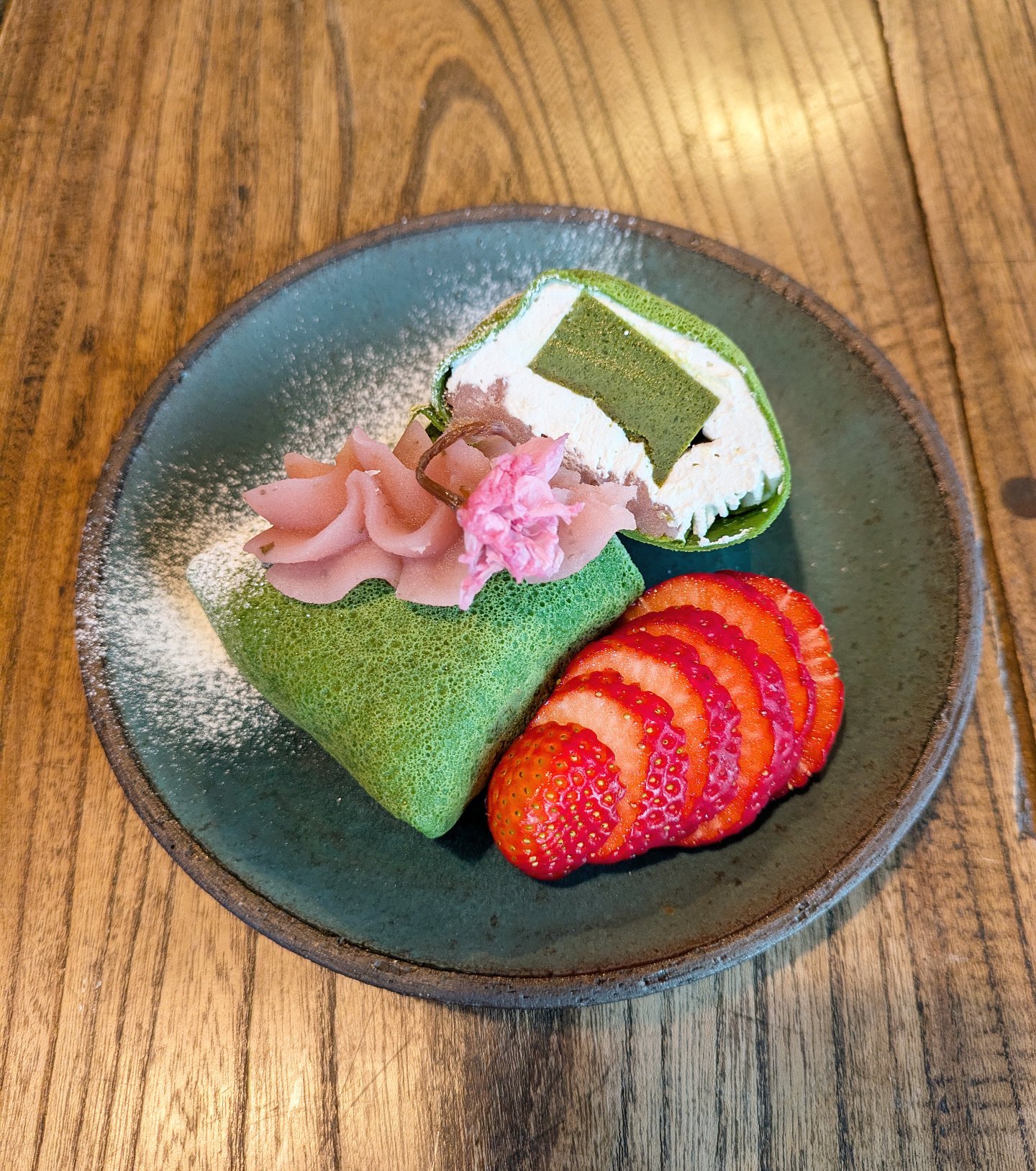カフェ こちゃや - ＊抹茶と桜のクレープ＊ 抹茶とホワイトチョコのケーキと桜あんを巻いたクレープです 「抹茶ッッッ!!」という感じで、 抹茶 ...
