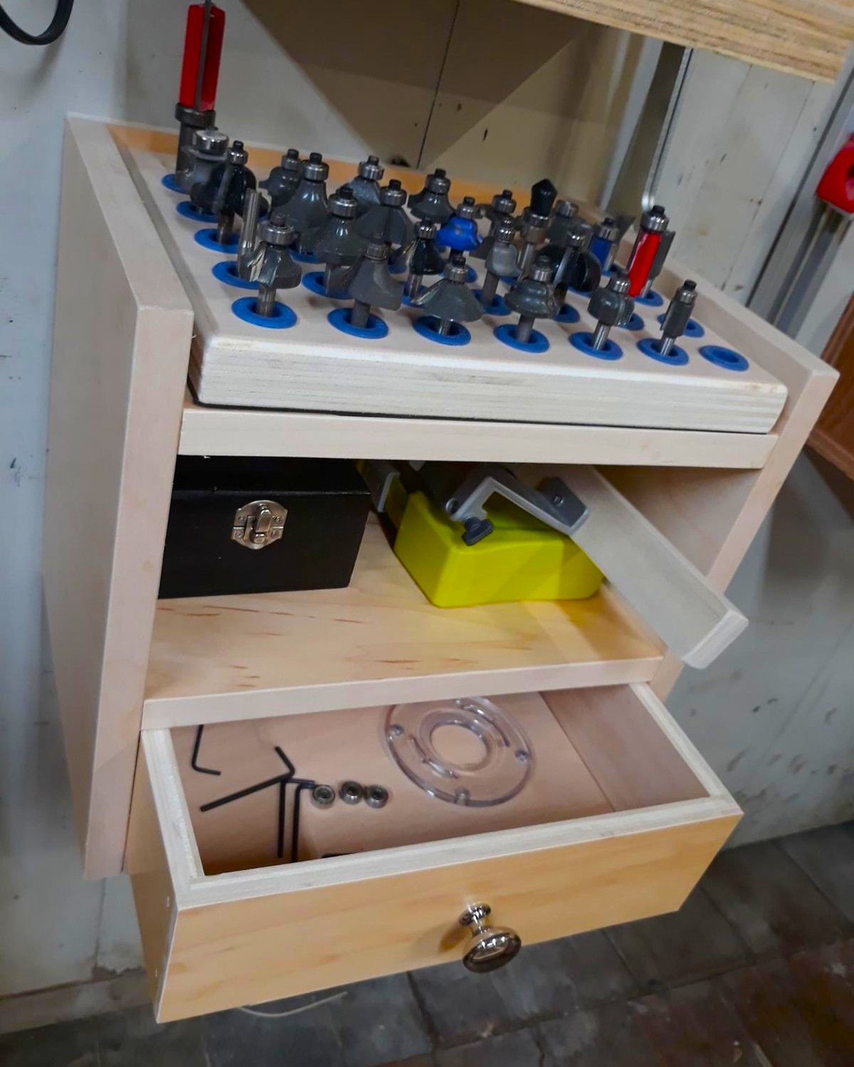 Amazing - Compact Wall-Mounted Router Station😍😍😍 | Facebook