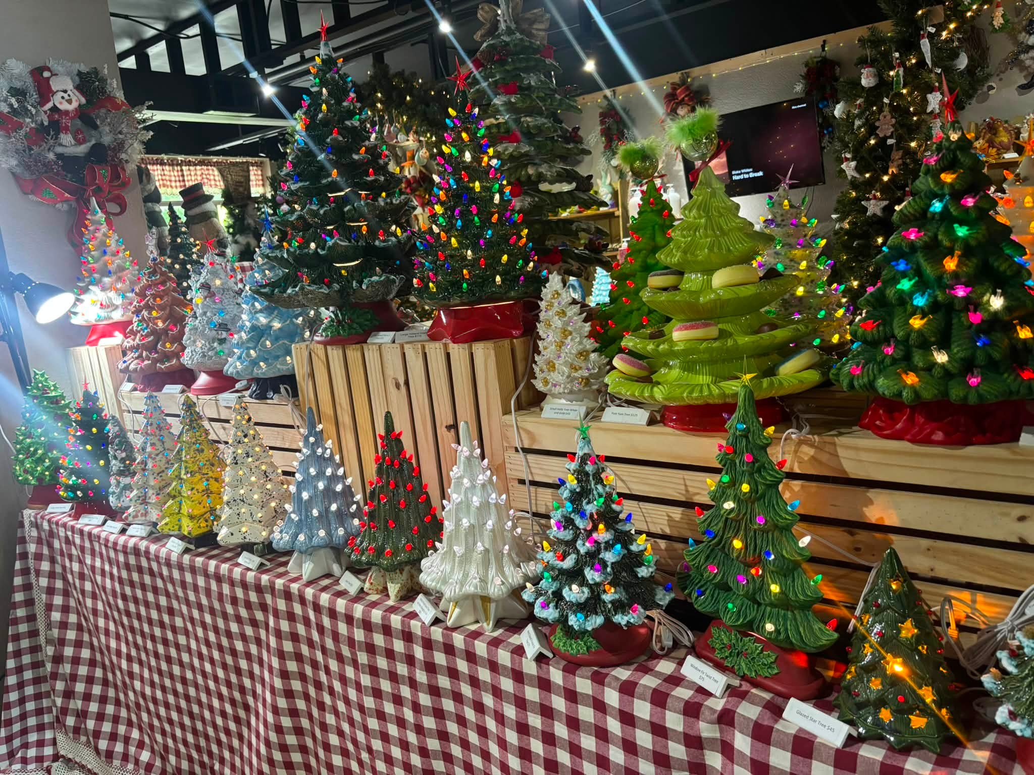 🎄If you're a fan of the nostalgic Ceramic Christmas trees, you