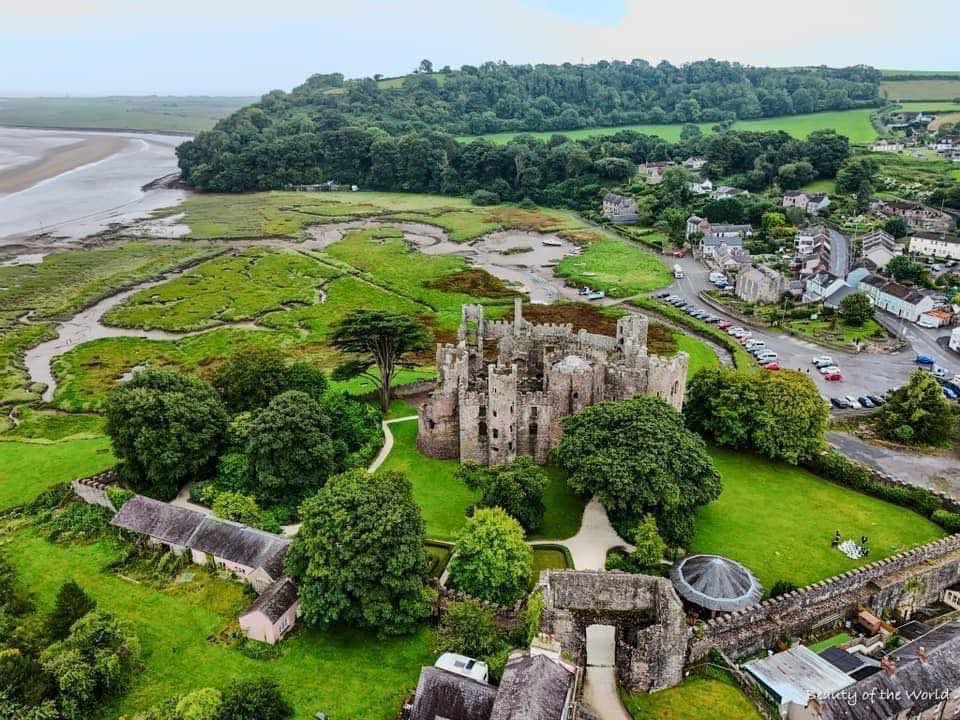 beauty-laugharne-castle-is-a-picturesque-medieval-castle-located-in