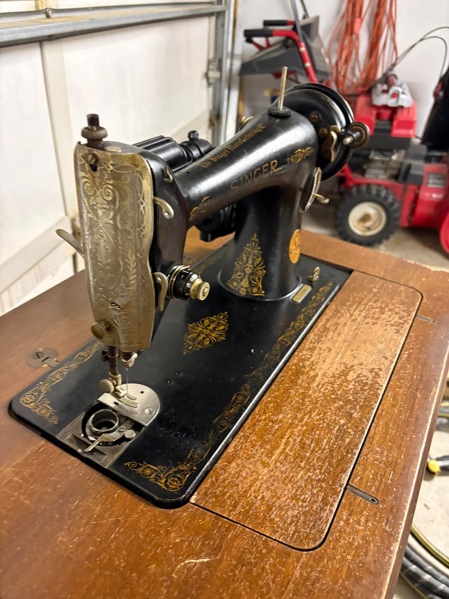 Identifying a Vintage Singer Sewing Machine Model