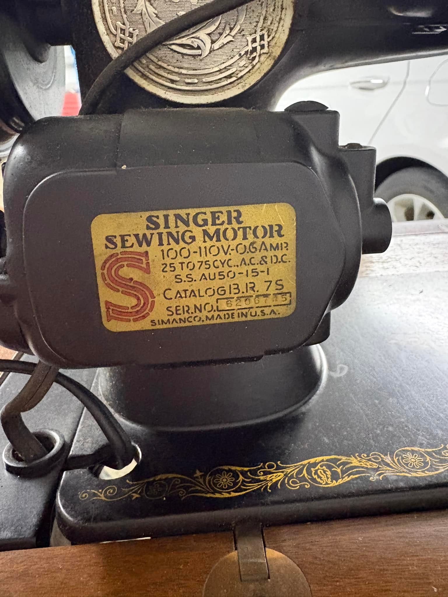 Identifying a Vintage Singer Sewing Machine Model