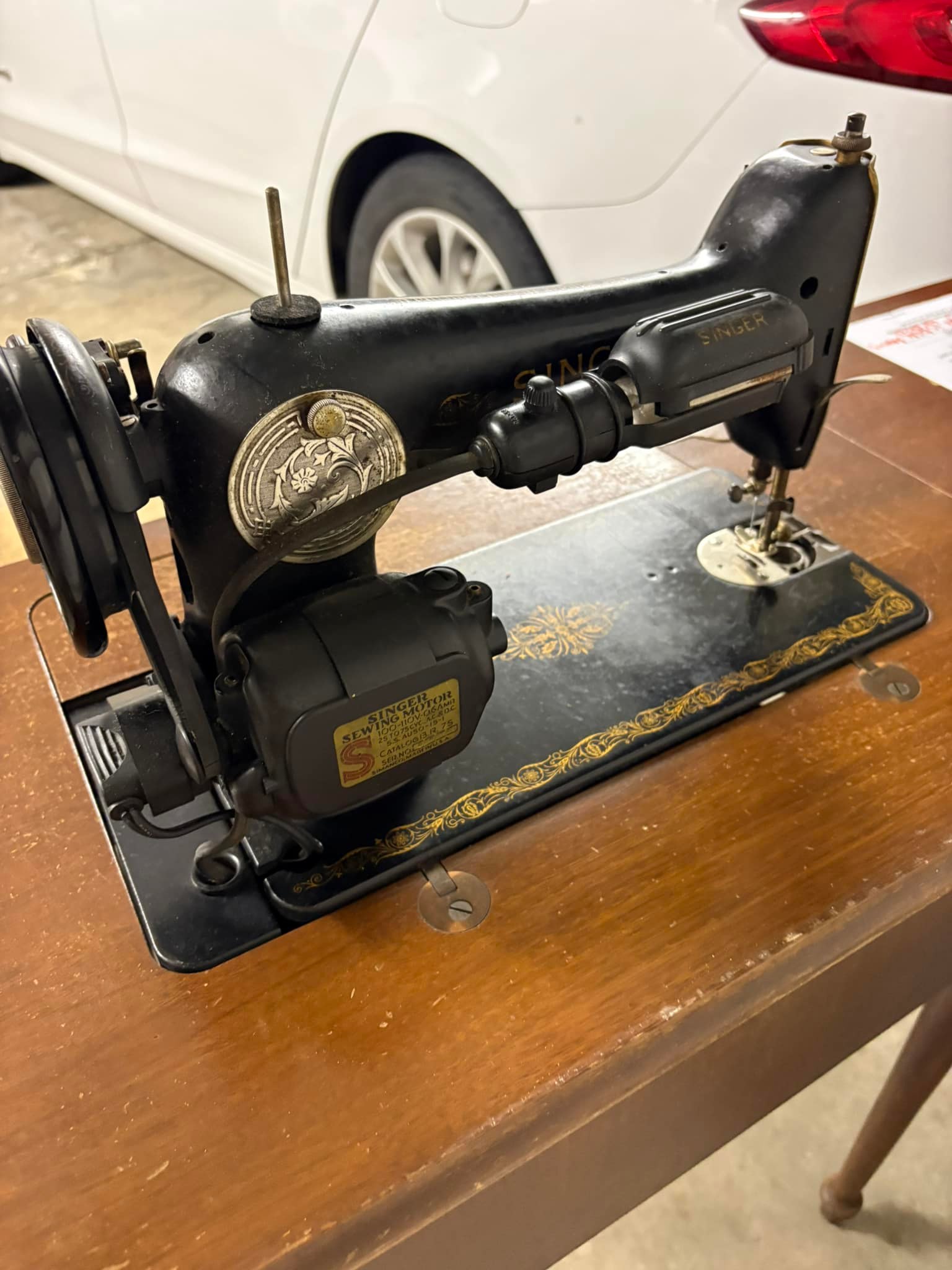 Identifying a Vintage Singer Sewing Machine Model