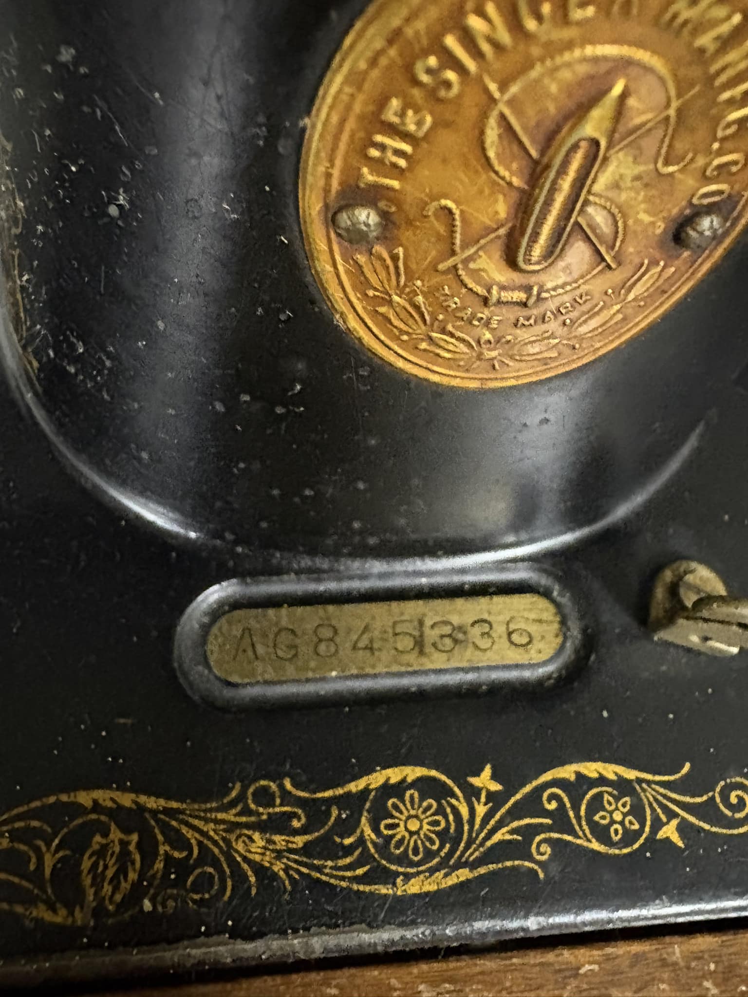 Identifying a Vintage Singer Sewing Machine Model
