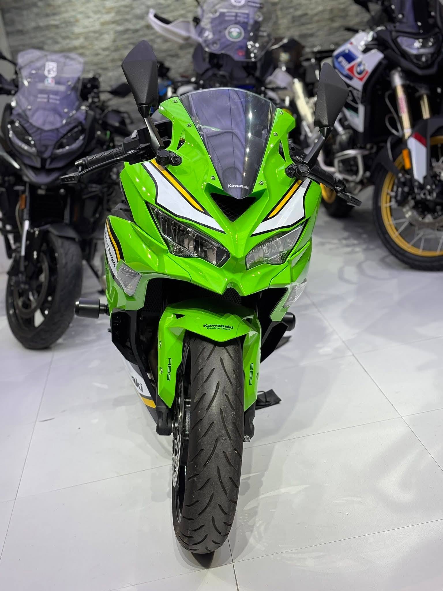 2025 Kawasaki ZX4RR for sale with accessories