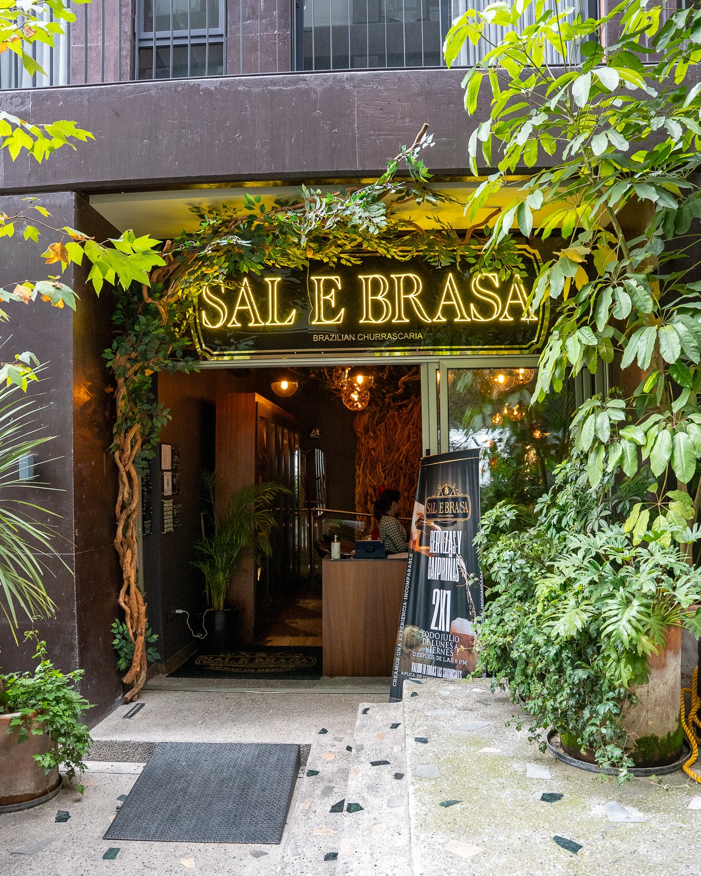 Sal - En Sal e Brasa cada visita se convierte en un ritual de sabor. 🥩🔥 ...