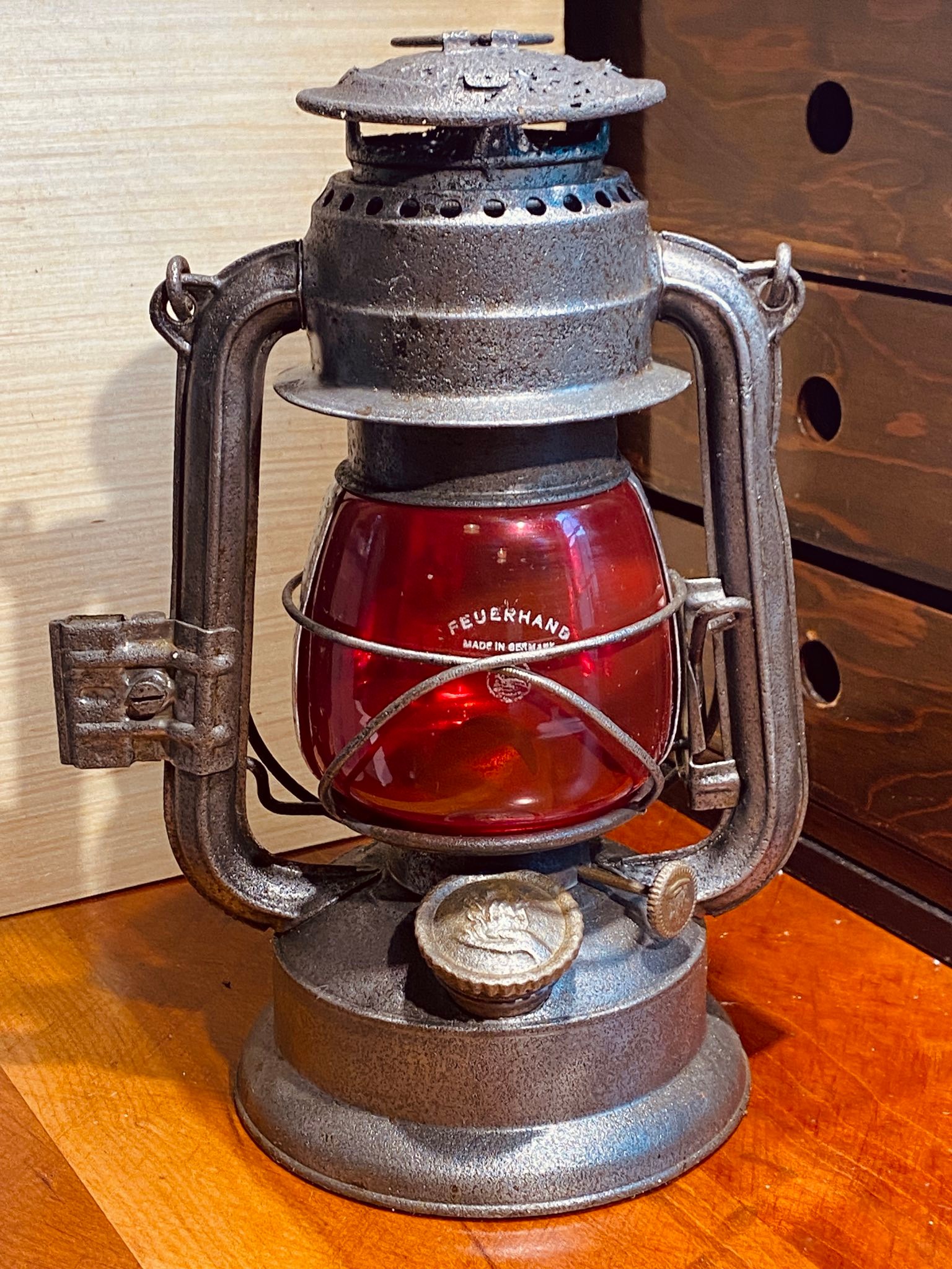 What are the dimensions of a Feuerhand Atom 75 lantern?