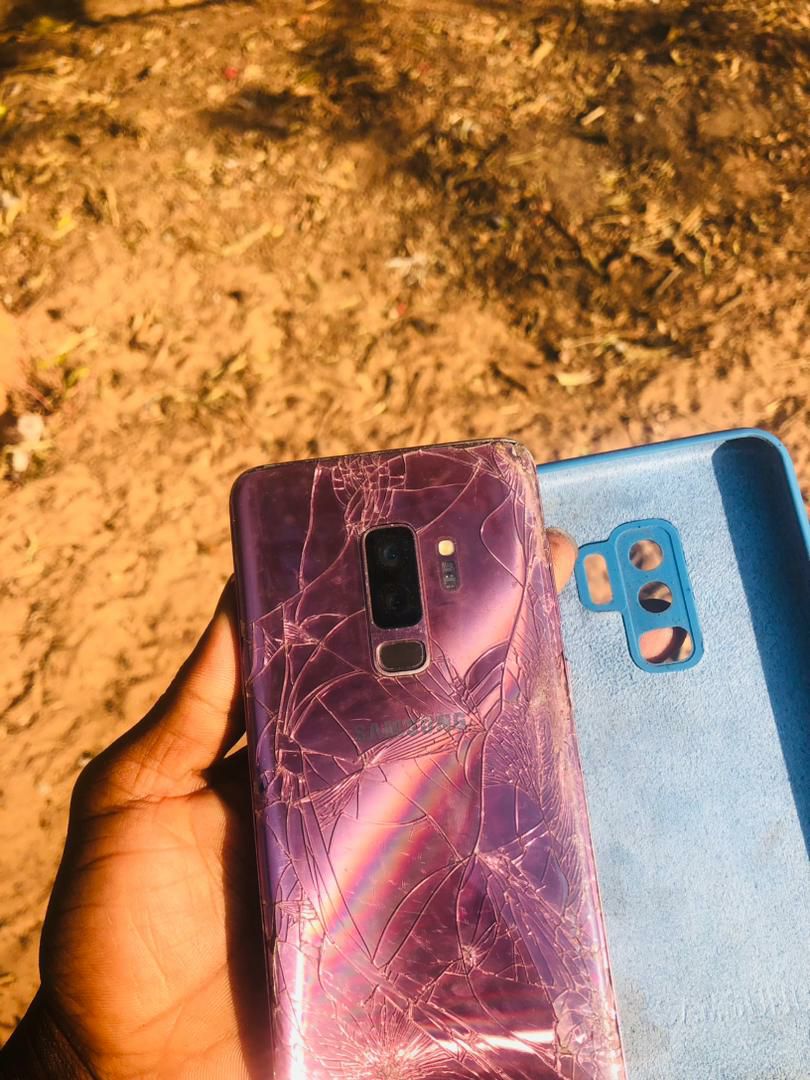 Samsung s9plus 64gb 1300 call me 0570152506