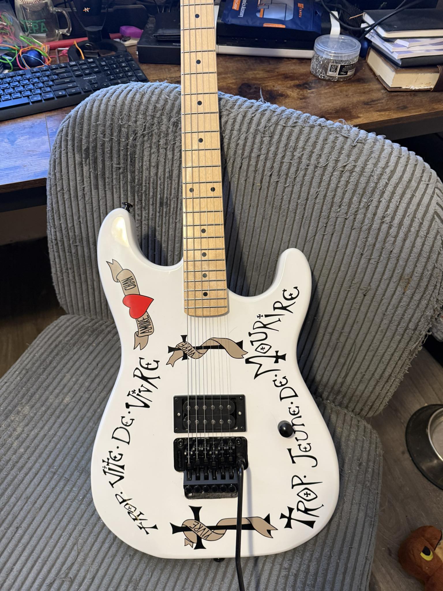 Is Warren Demartini's Original French guitar a 22 fret Dinky?