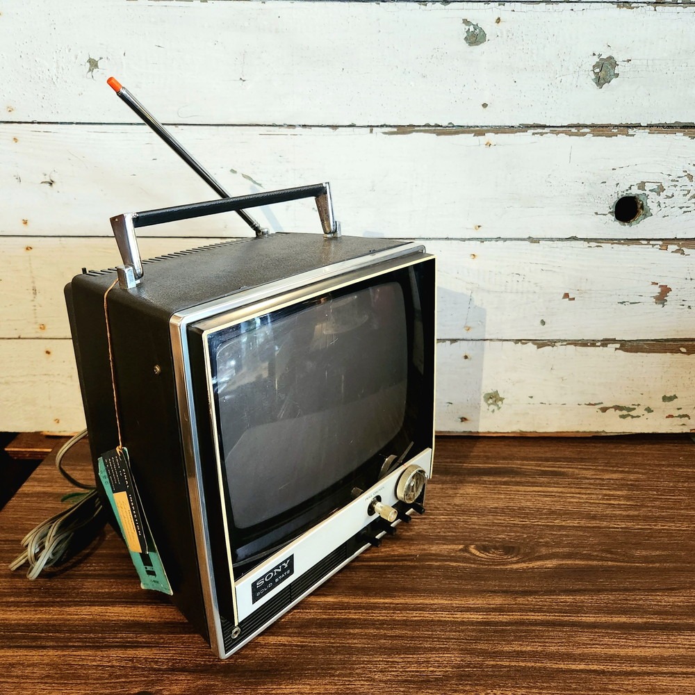 昭和レトロなポータブルテレビ SONY 9-91 入荷です。 9インチの