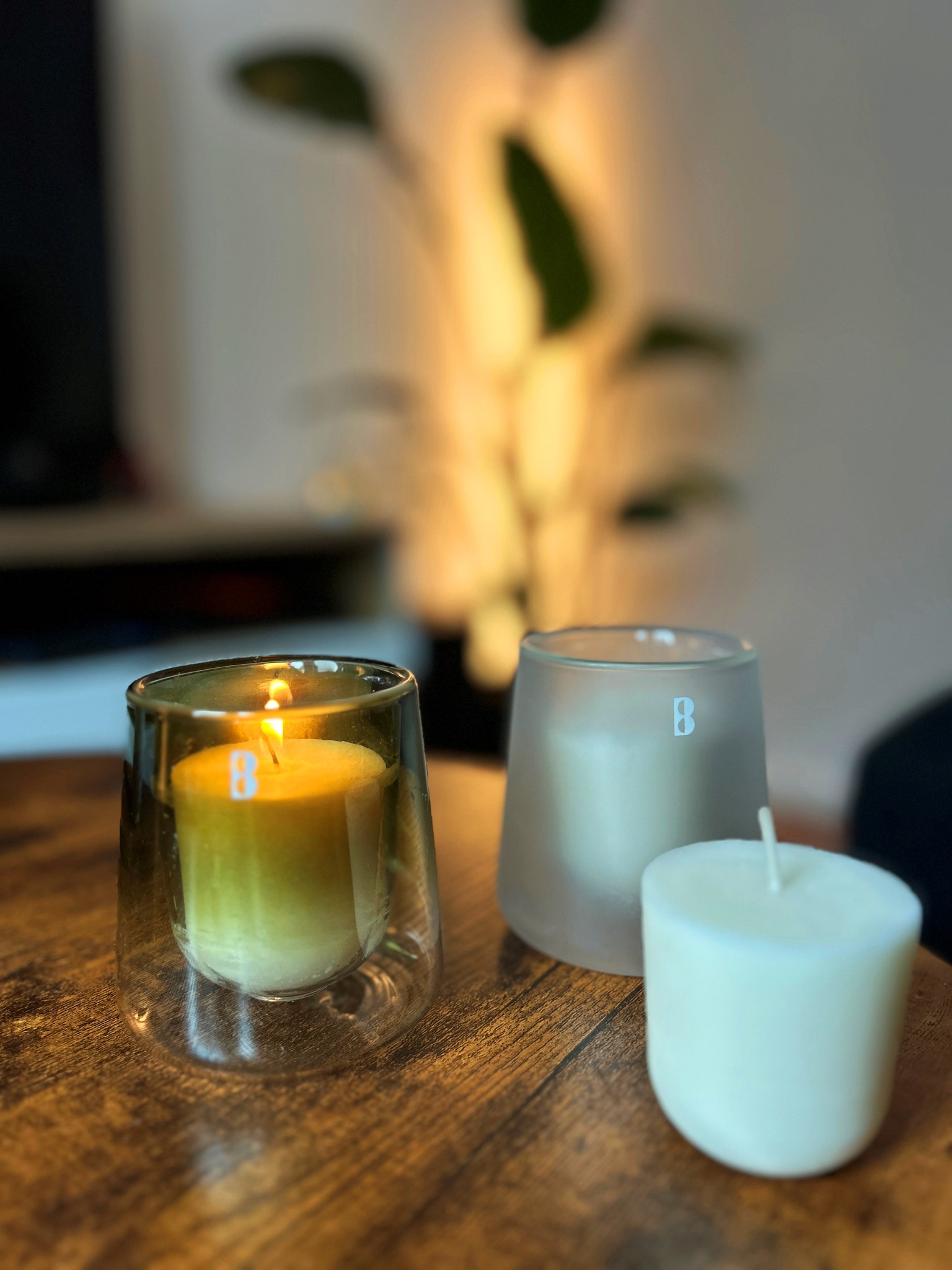✨ Frischer Duft, immer wieder neu ✨ Mit den nachfüllbaren Duftgläsern der Clean Light Serie von Bolsius zaubert ihr nicht nur gemütliche Stimmung in euer Zuhause – ihr könnt die Düfte auch