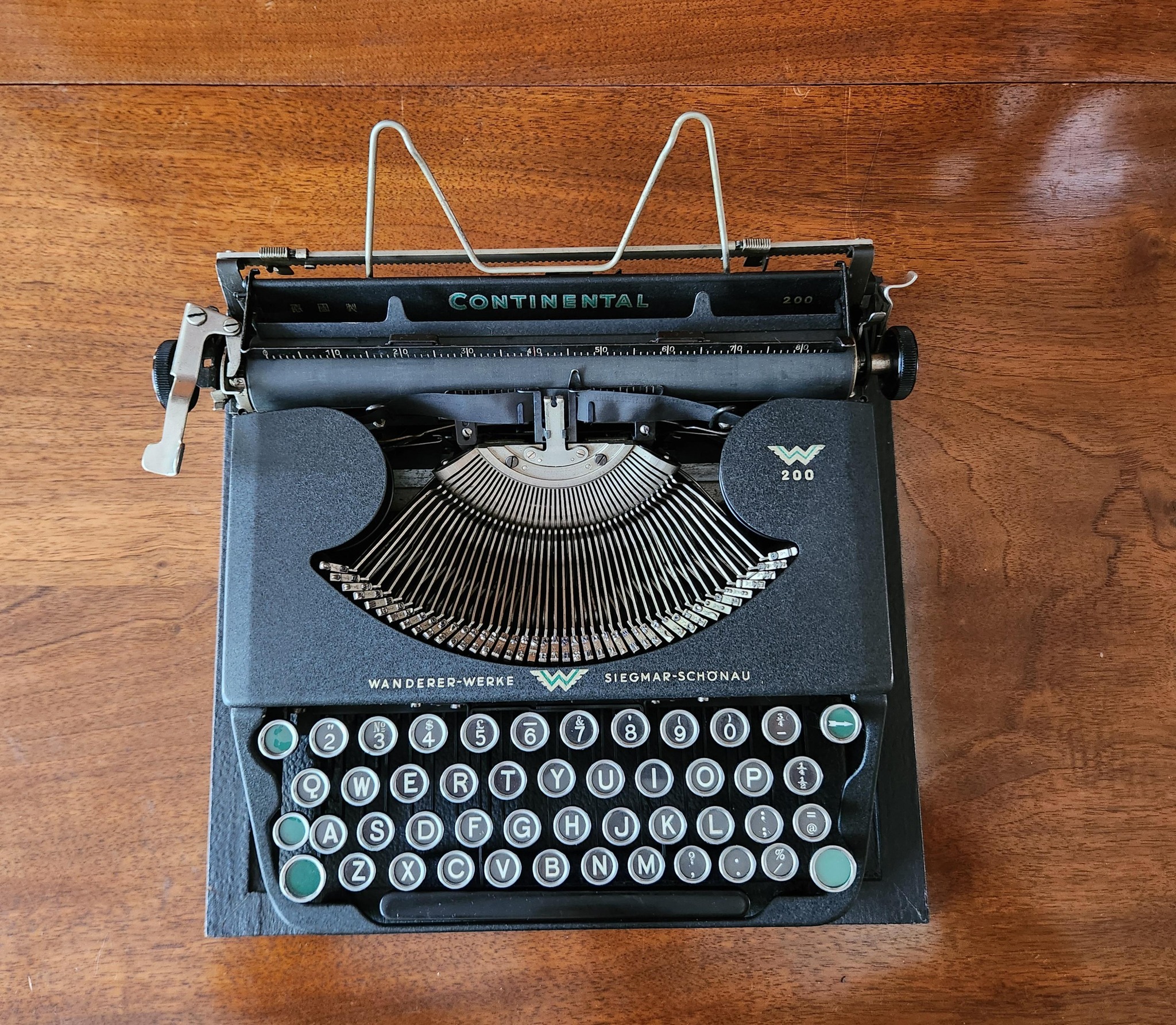 Royal 200 typewriter with German keyboard