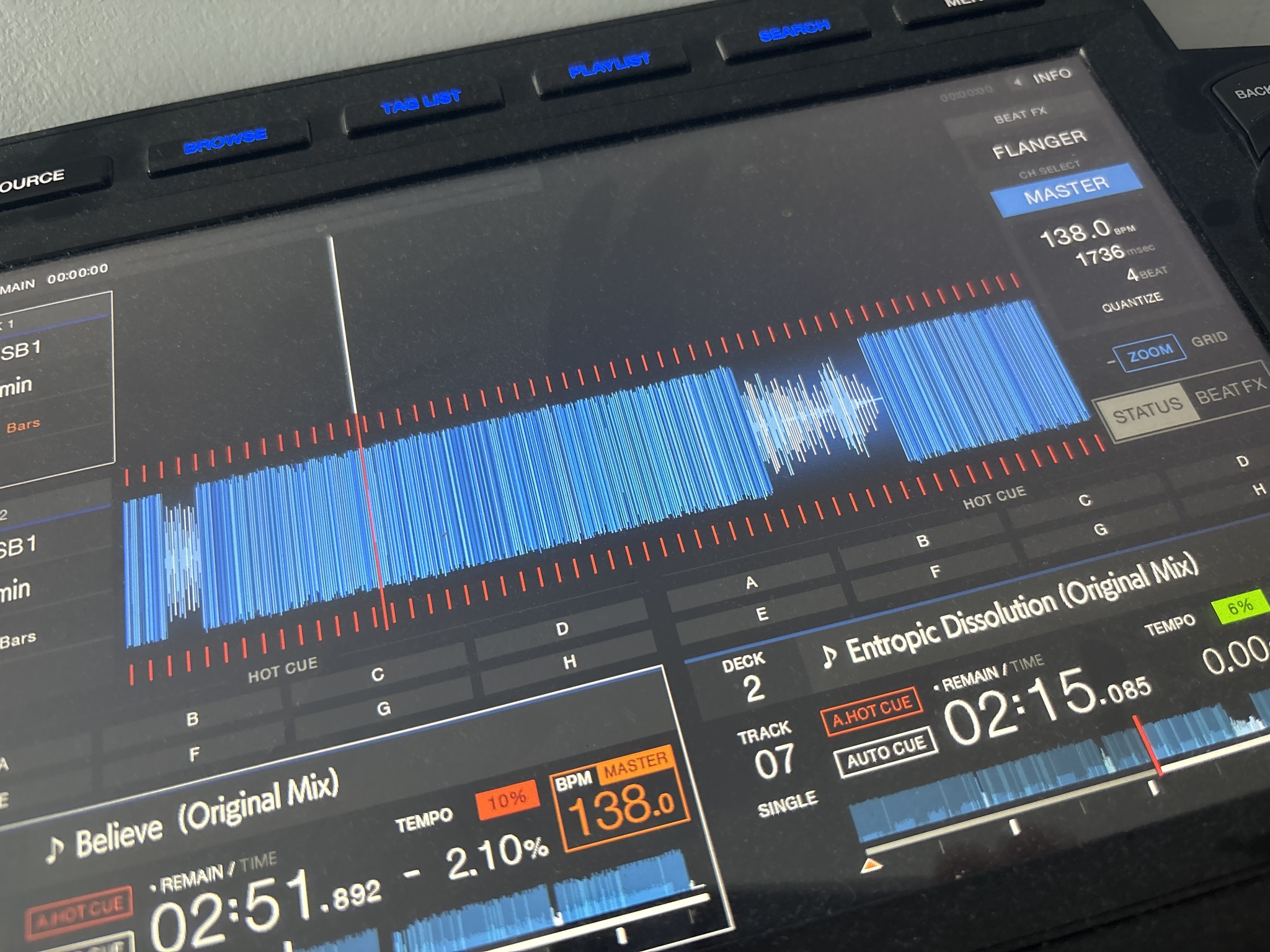 Why is the large waveform not loading on my Pioneer DJ deck?