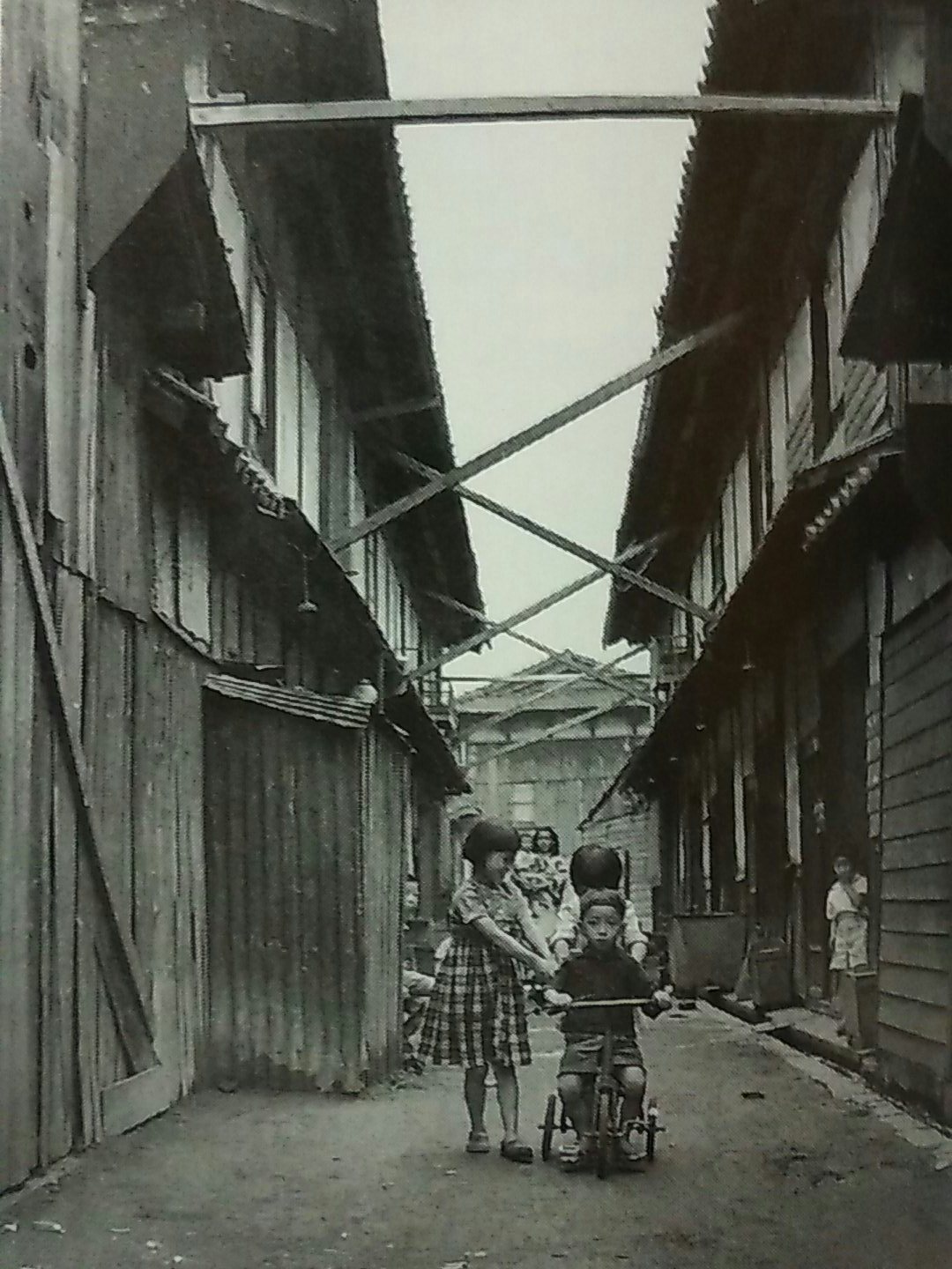 Beautiful - こちらは昭和26(1951)年頃の大阪・東成区近辺の住宅です