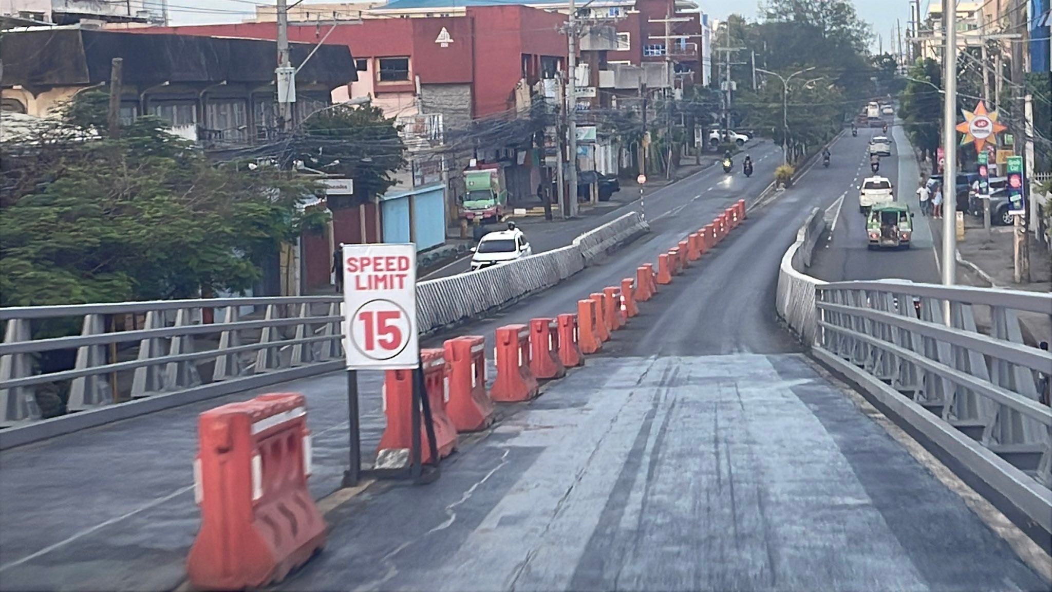 Aksyon - 15 KM/H NGA SIGNAGE SA JALANDONI FLYOVER GINBALIK BY: PAULA ...