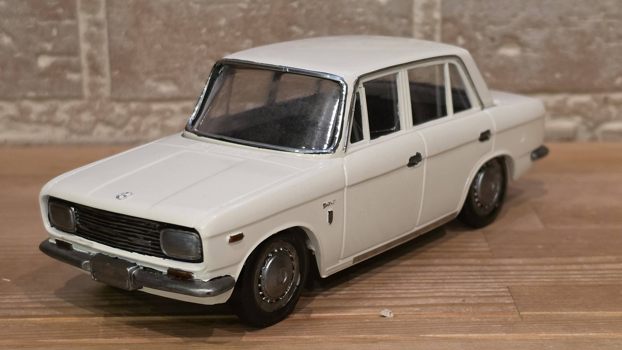 日野スーパードルフィンダンプFS63 アオシマ製 1/32 シャシー部分が