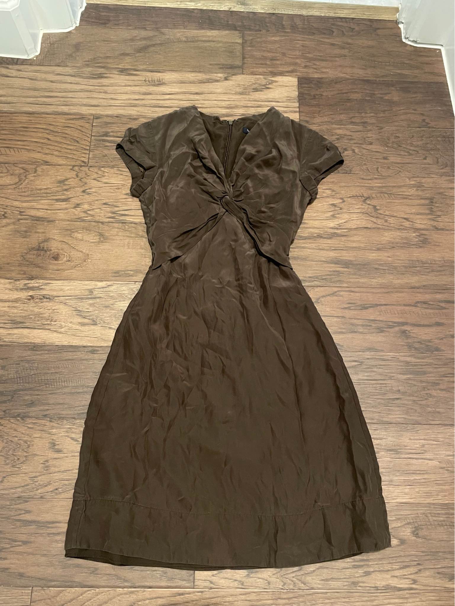 Elegant and timeless Banana Republic 100% silk lining dress in a rich chocolate brown. This flattering sheath dress features a beautiful twist-front neckline, cap sleeves, and a tailored silhouette that effortlessly transitions