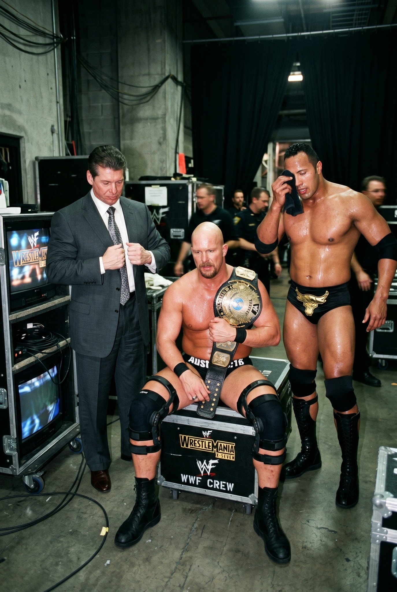 スポーツ選手 WWE Part17 After WrestleMania X-Seven 😮 Stone Cold Steve Austin sat with the