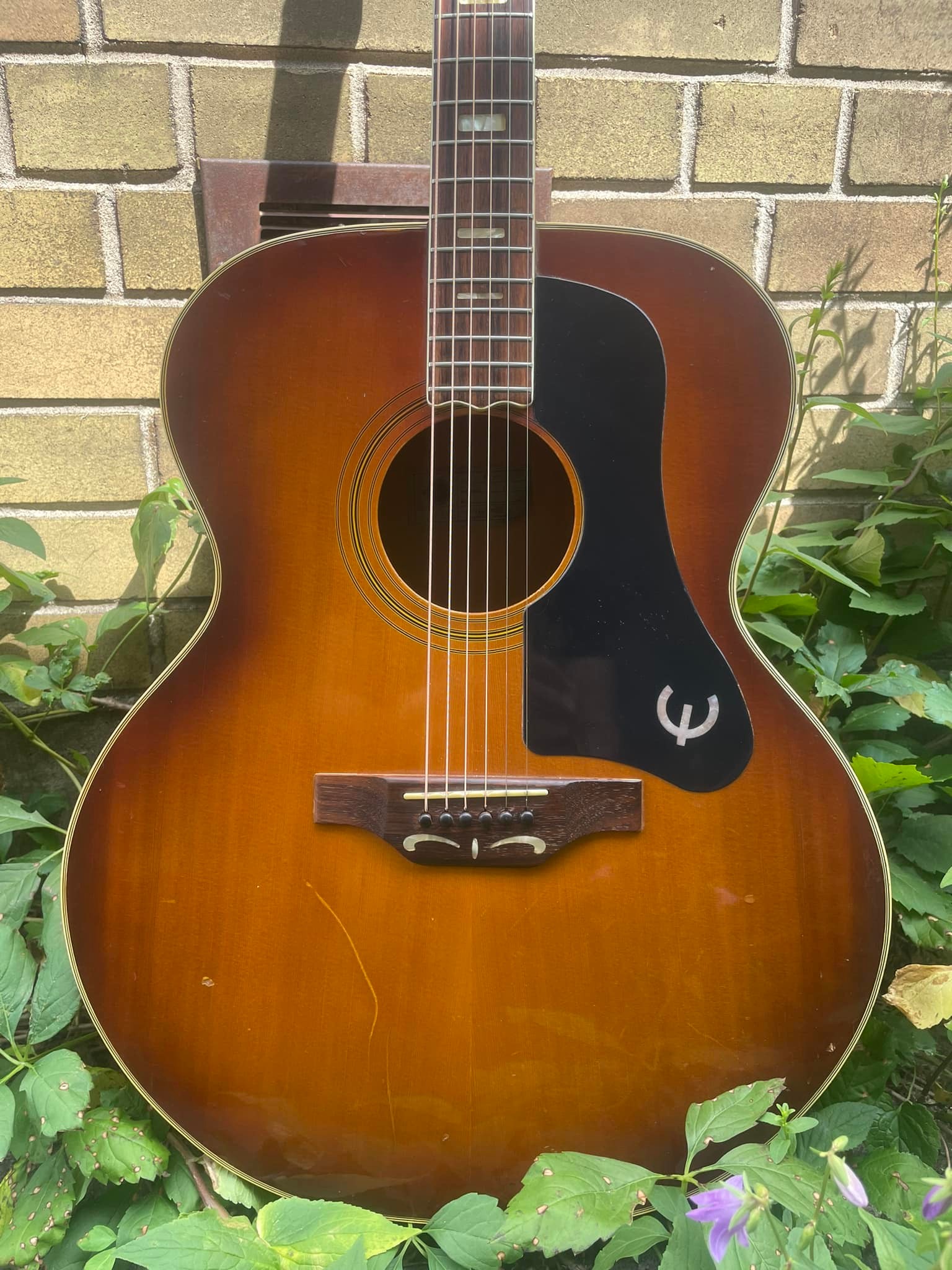 What to know about the Epiphone FT-570SB guitar?