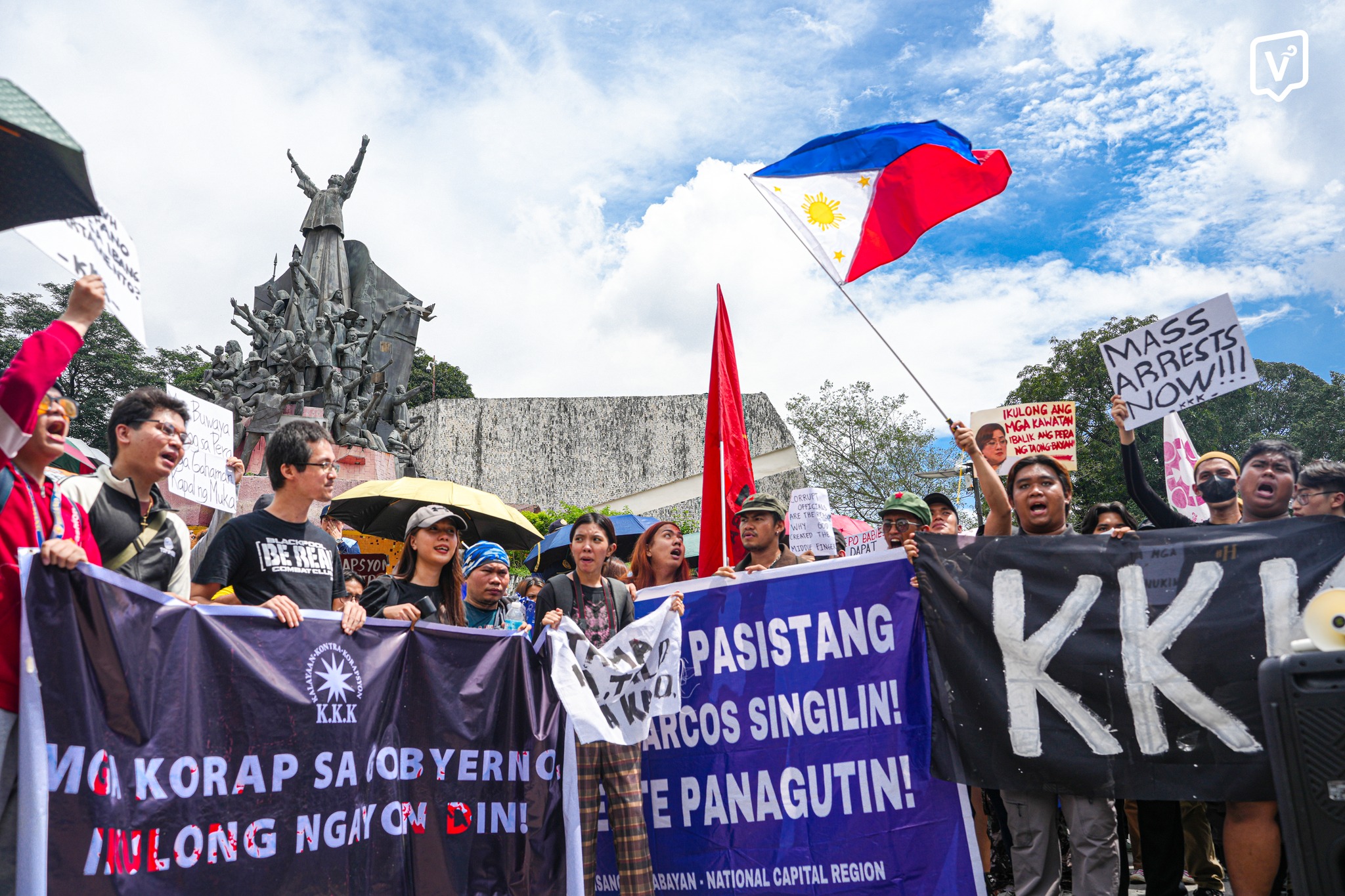 The Varsitarian - PROTESTORS RALLY VS. CORRUPTION AT EDSA SHRINE ...