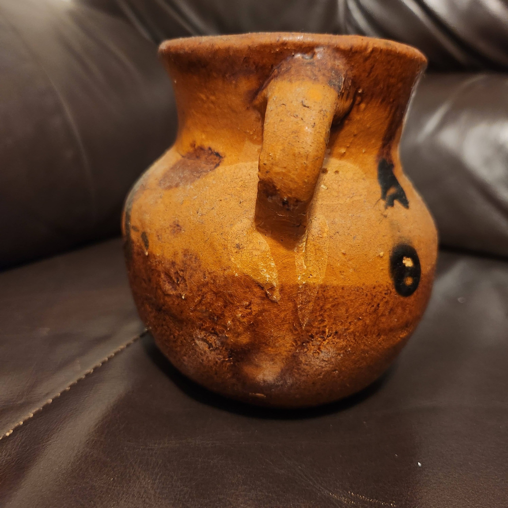 I need help identifying this piece of pottery.