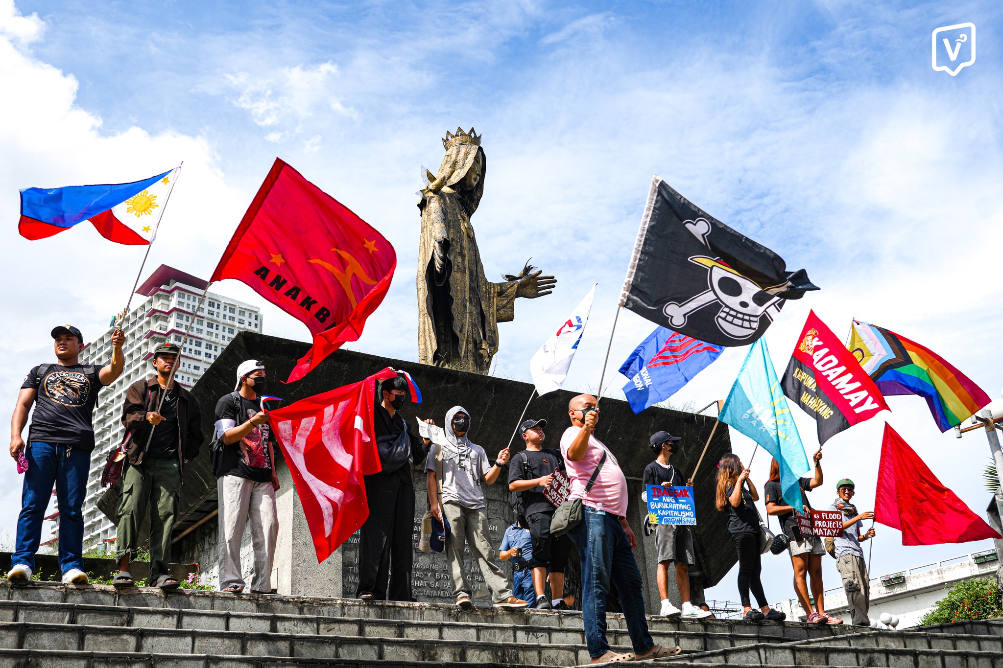 The Varsitarian - PROTESTORS RALLY VS. CORRUPTION AT EDSA SHRINE ...