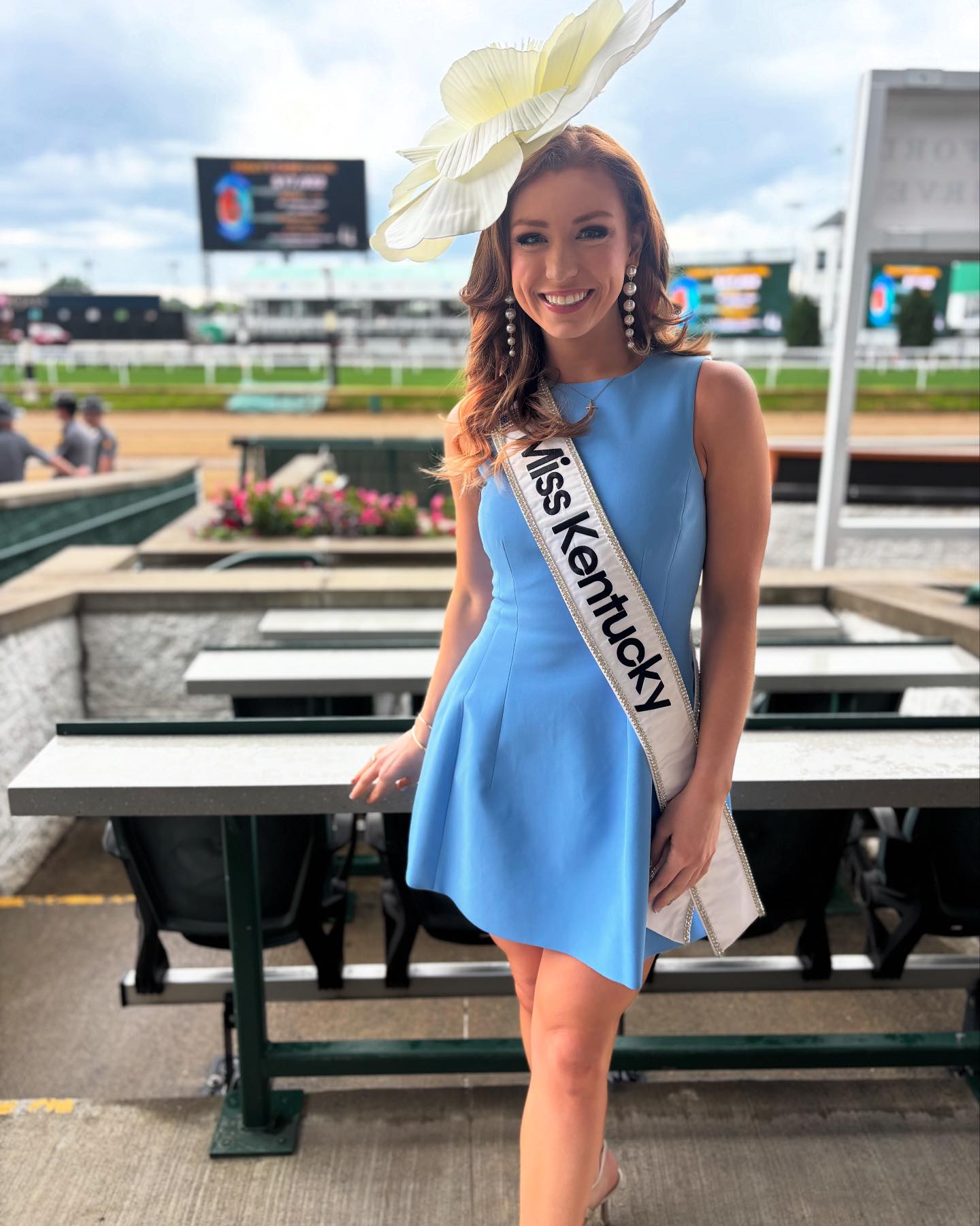 THURBY 2025 at Churchill Downs! What an honor to kick off this day by singing our National Anthem. 🇺🇸Thank you so much to @churchilldowns for this opportunity and for such a FUN