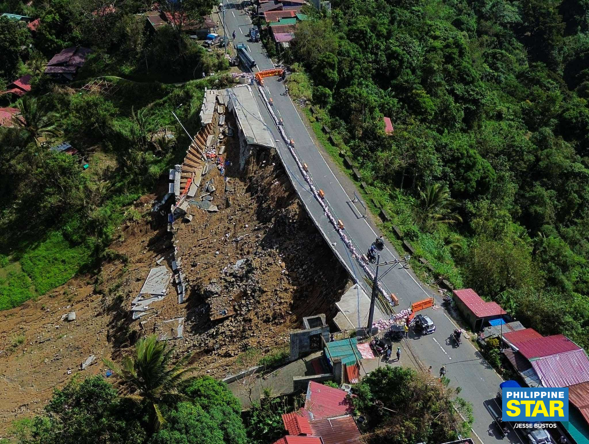 Philippine - Aerial photos show the aftermath of a landslide along ...
