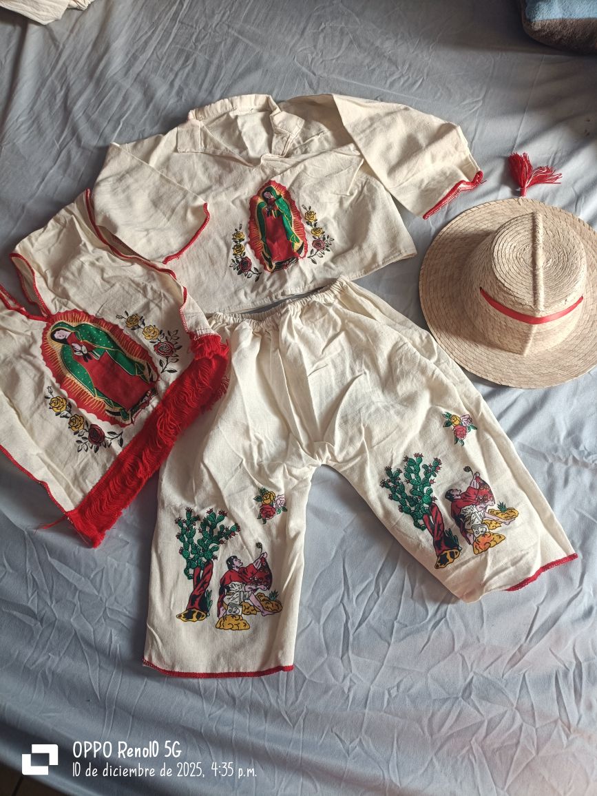 Purísima, castillos, valle verde, las liebres | Suéter Navideño Gótico ...