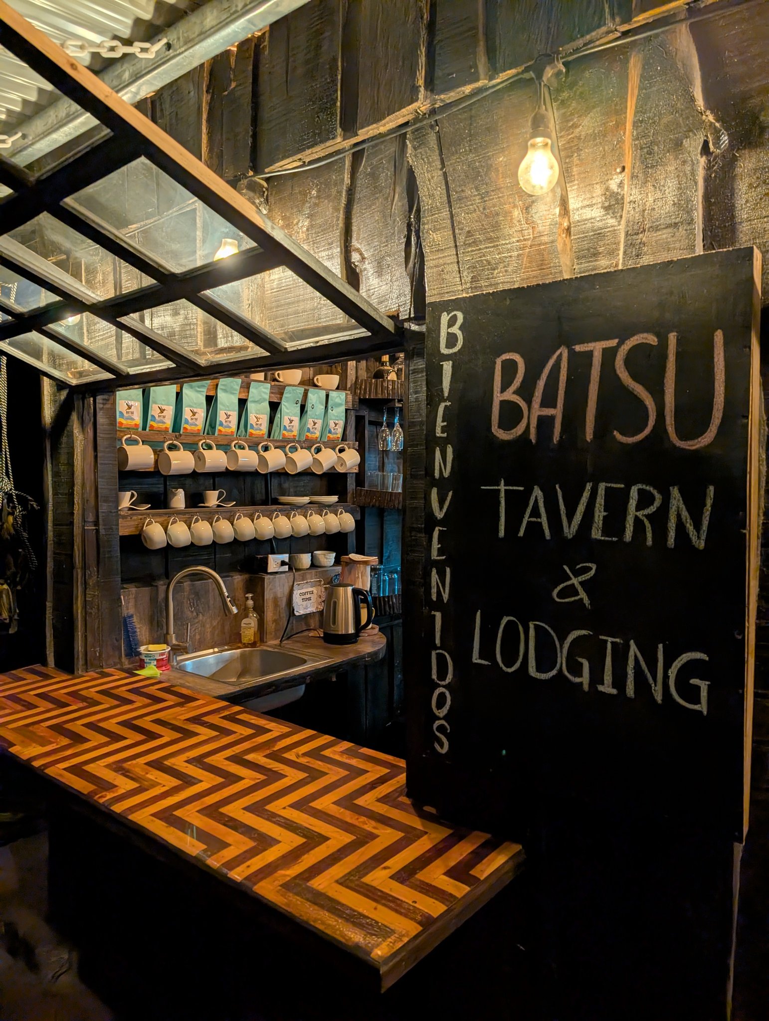 Batsú Tavern & Lodging | Piedades Sur