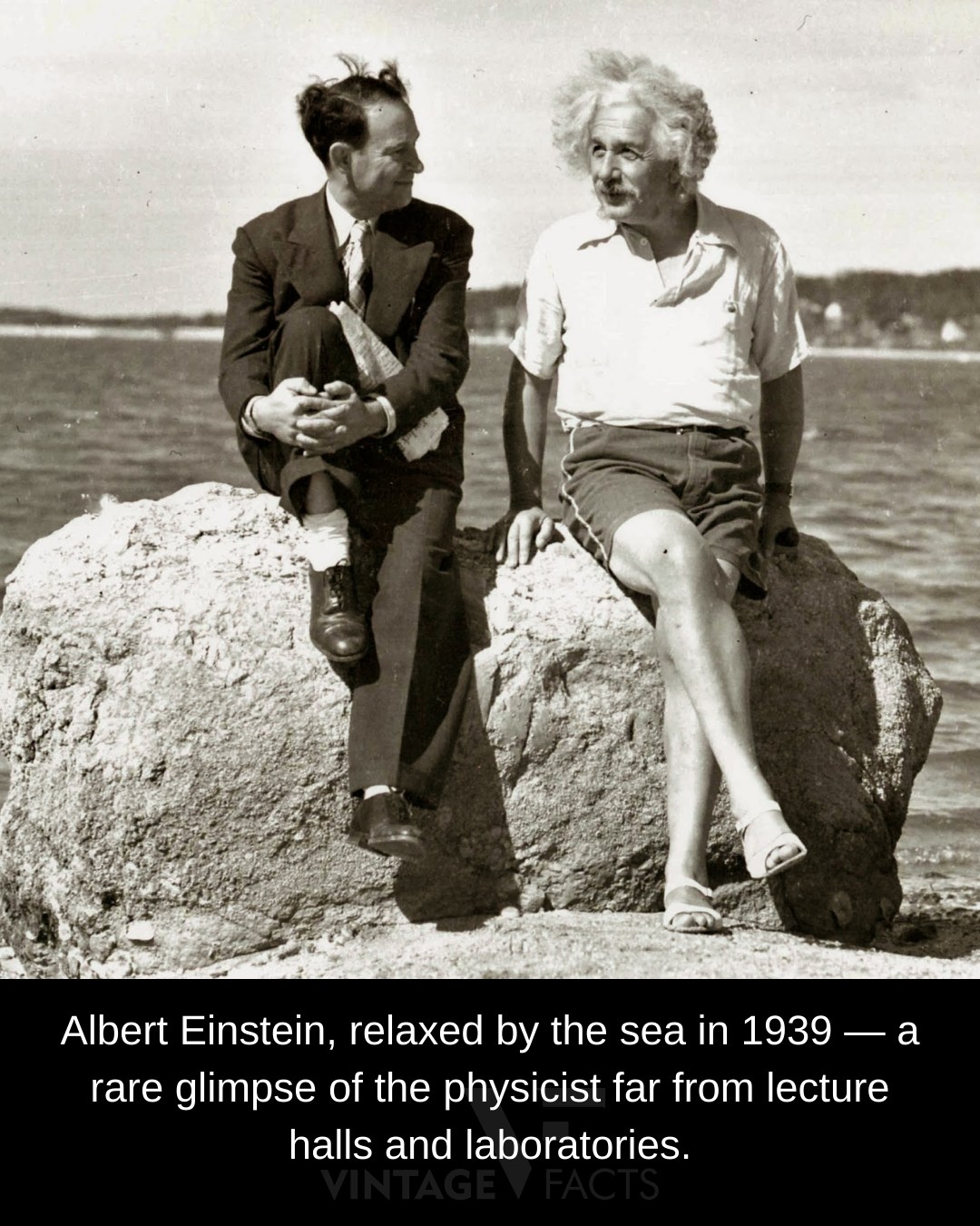 ♦♨アインシュタイン♨♥ Albert Einstein at the Beach, 1939. 🏖️🧠🌊 #AmazingTimecapsule