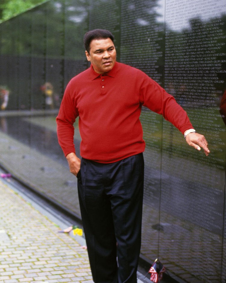 Muhammad - Muhammad Ali posting at The Vietnam Memorial in Washington ...