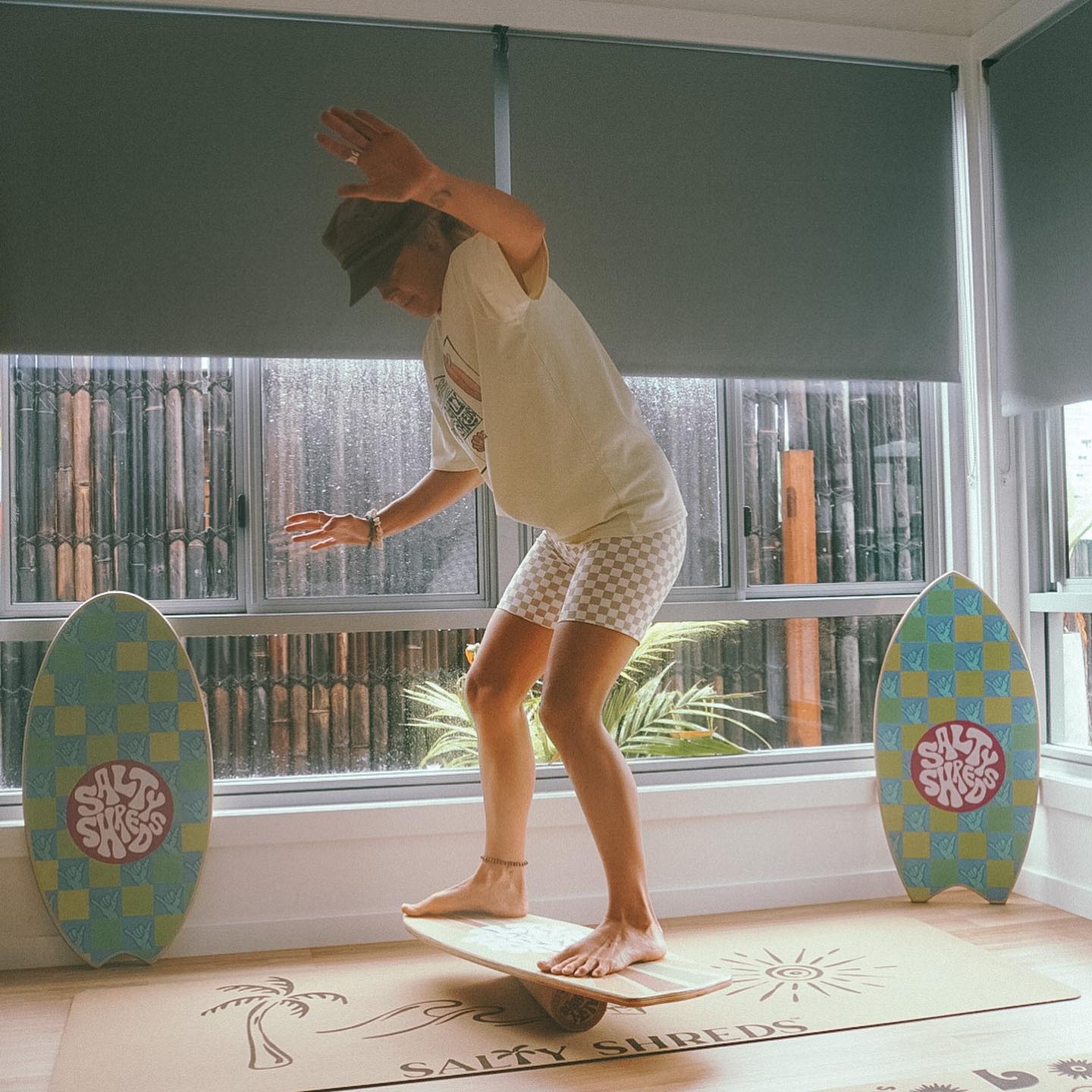 The Goofboard Classic balance board model simulates riding down