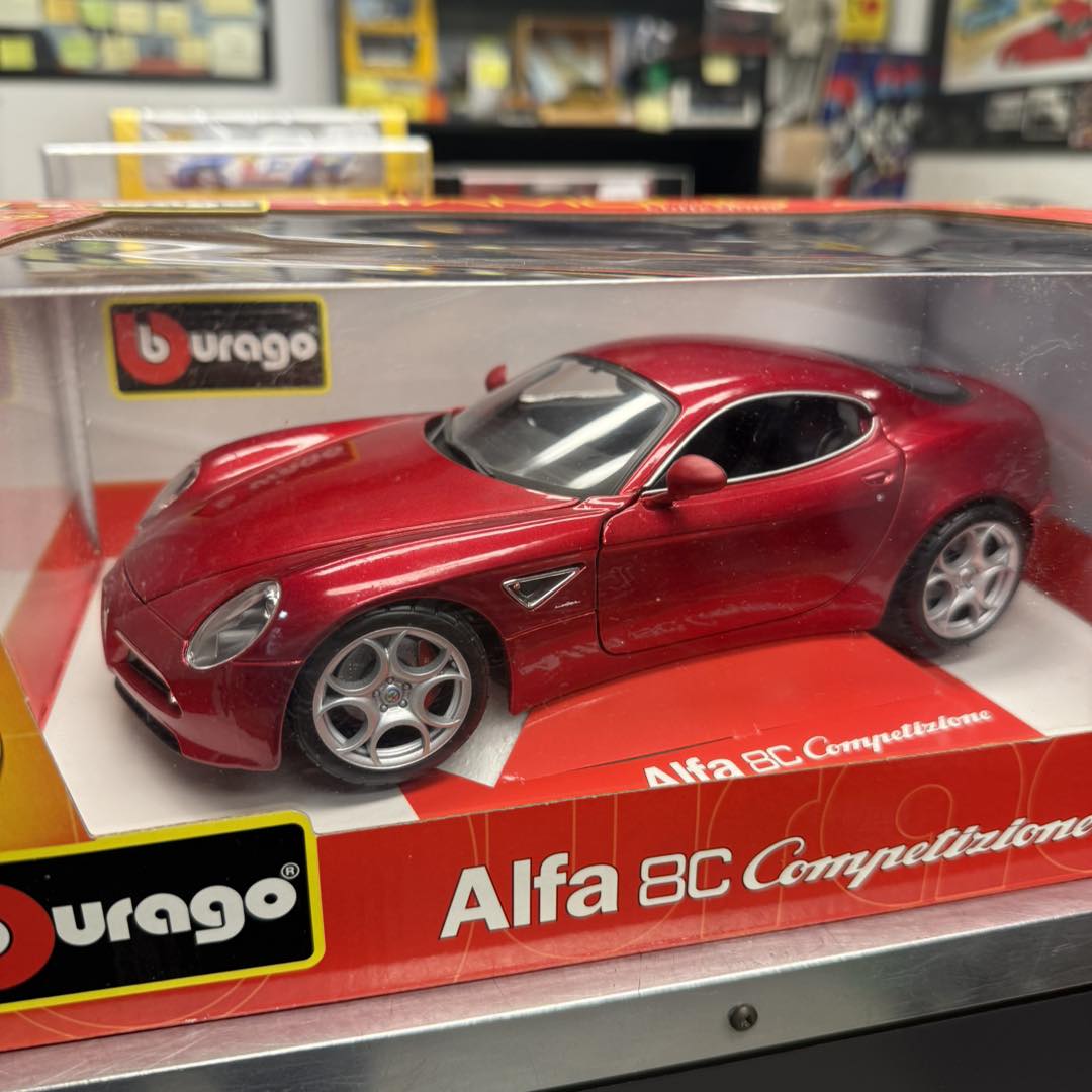 Alfa Romeo 8C Competizione Burago Made in Italy Scala 1:18