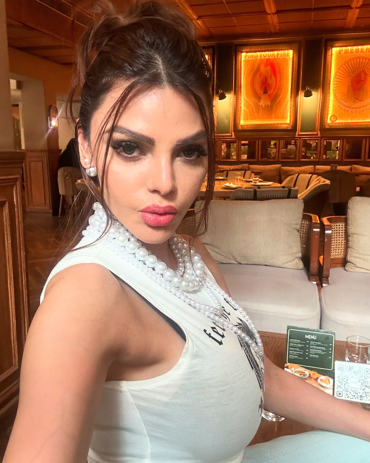 sherlynchopra sherlynchopra added a new photo.