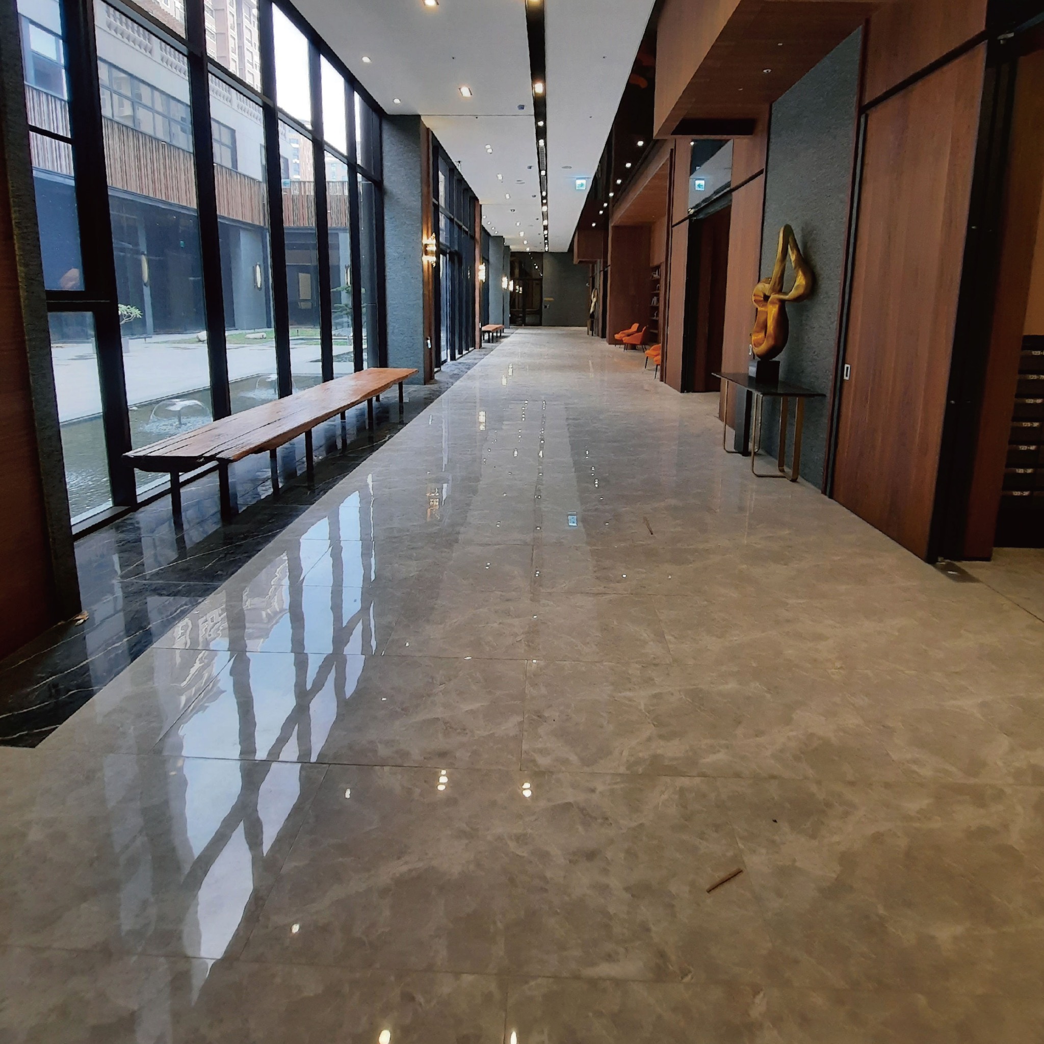 冠軍磁磚台北展示中心 - 【成功案例分享 – 大理石磁磚系列】 #建築師設計師們，... | Facebook