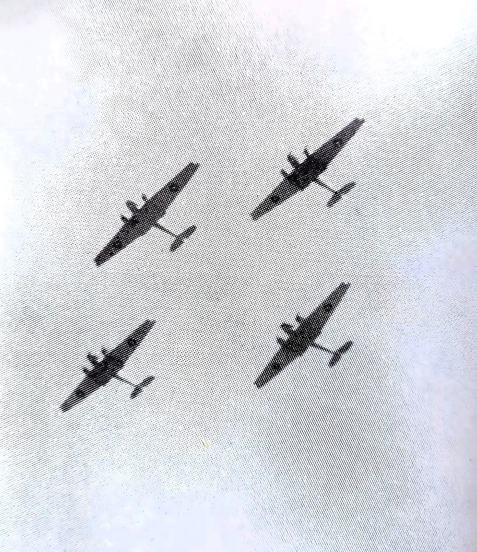 19 de Septiembre de 1930. Cuatro bombarderos trimotores Junkers R-42 ...
