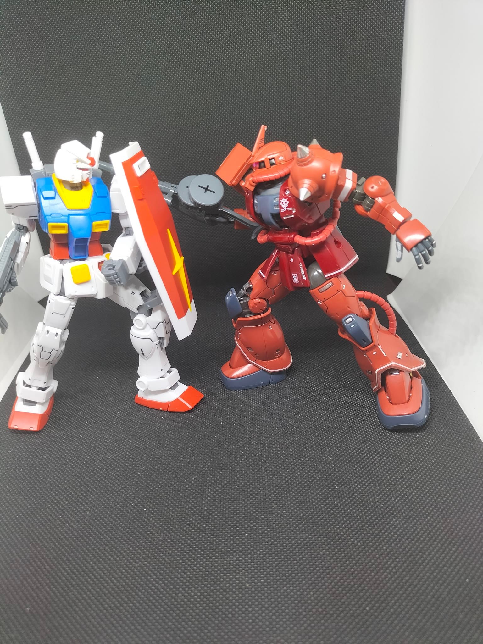 RX-78-2 GUNDAM VS MSN-02 ZEONG'!
