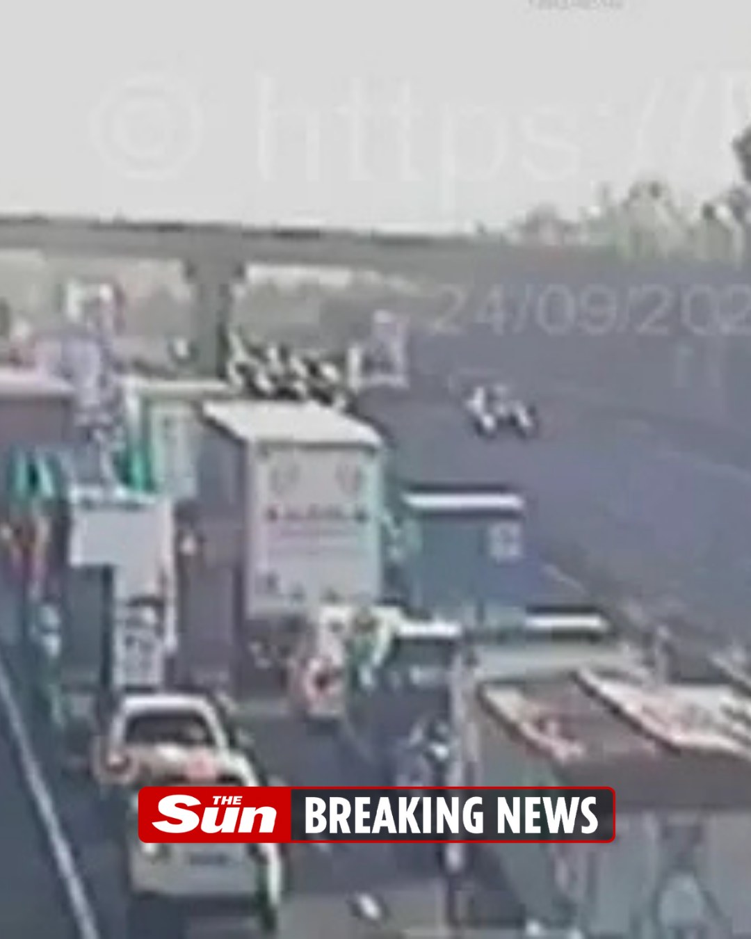 Sun - Major UK motorway closed after horro crash | Facebook